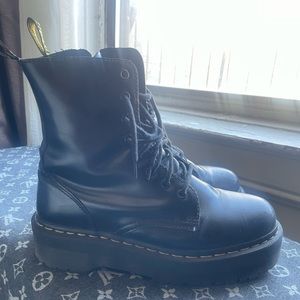 Platform Dr. Martens Jadon size 9L pre- loved